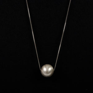 NECKLACE WITH LARGE SILVER SPHERE MATT